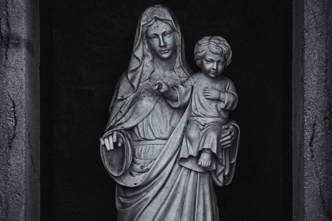 statue of mother and son