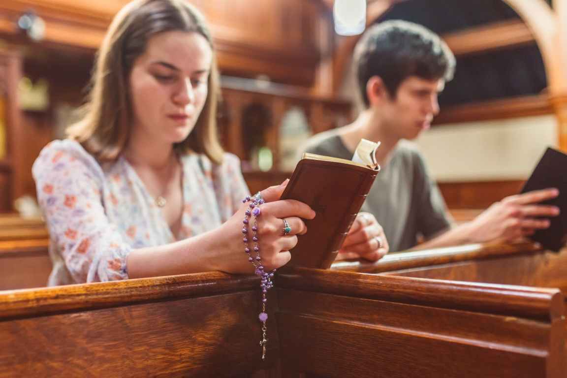 parishioners reading bible